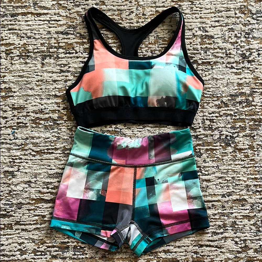 Colorful Geometric Sports Bra and Shorts Set